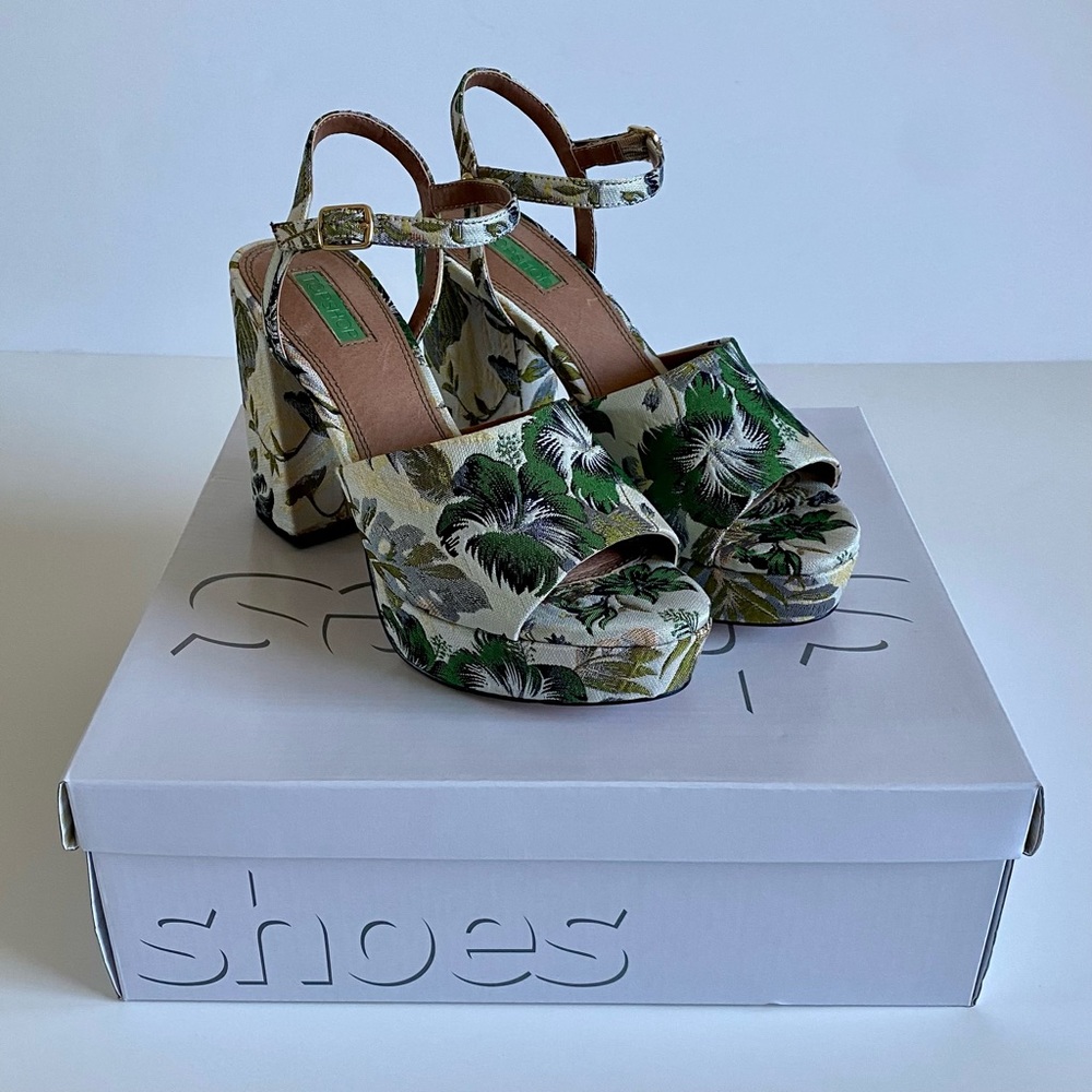 NEW! Floral Fabric Platform Sandals